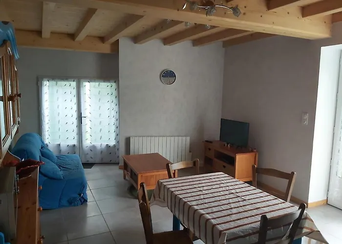 Jonzac-gite-lepuits * Clion (Charente-Maritime)